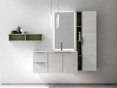 Atlantic N84 Badezimmerschrank mit Oberschrank und offenen Fächern - Unter- und Oberschrank in passender Farbe und kontrastierenden offenen Elementen.