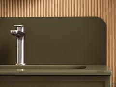 Frame Consolle Waschtischunterschrank mit Becken in Minera-Kolor, Detail der Wandschutz passend zur Becken in verschiedenen Materialien erhältlich