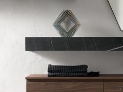 Detail eines 12,5 cm starken Regals aus HPL 3T Kenya-Schichtholzfurnier