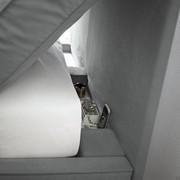 Detailbild des Staufachs  im unteren Bereich des Kopfteils von Tamarino Bett 