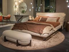 Bett Pascal von Cattelan, in fünf verschiedenen Breiten (alle doppelt) zwischen 150 und 200 cm. Feste Tiefe des Bettkastenfachs bei 200 cm