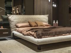 Pascal Doppelbett von Cattelan in der Version mit Leder- und Stoffbezug. Verfügbare Breiten reichen von 150 cm Queensize bis 200 cm Super King Size.