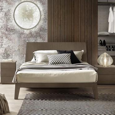 Bett aus Eichenholz mit geneigtem Kopfteil Leo