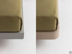 Betttyp links P24 - aus Melamin mit 90°-Fuge - rechts P28 - aus Holz / lackiert mit abgerundeten Ecken