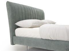 Detail des hohen, geschwungenen Kopfteils, mit Stepparbeit in vertikalen Streifen