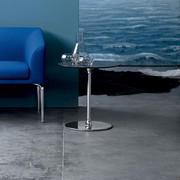 Alias Beistelltisch im Modell Kelch mit Platte aus grauem HPL Laminat