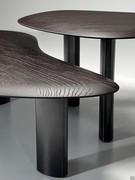 Paar Beistelltische Dedalo aus Holz in Braun Eiche, mit pulverbeschichtetem Metallgestell in Anodic Black