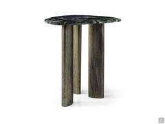 Beistelltisch Dedalo in der Ausführung 55 x 45 cm mit einer Höhe von 50 cm, Tischplatte aus Marmor Verde Alpi und Gestell aus lackiertem Metall in der Farbe Ardesia.