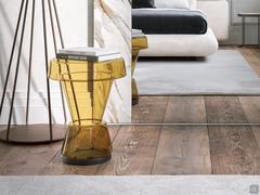 Itaca kann frei stehend oder als Ständer verwendet werden, auch am Bett, in großen Schlafzimmern