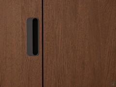 Detail des IM-Griffs, eine von zwei verfügbaren Varianten zur individuellen Gestaltung Ihres Driver Wide-Schrankes