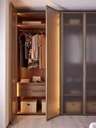 Arctic Wide Einbauschrank mit hängenden Innenschubladen in Nussbaum Natur furniert