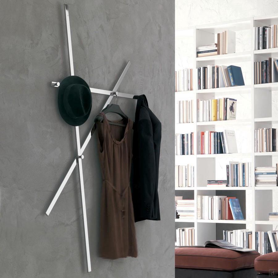 Wandgarderobe mit 5 Trio-Knöpfen aus verchromten Metall