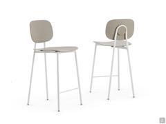 Küchenhocker mit Sitz aus Taupe Polypropylen und mattweiß lackierten Metallbeinen