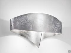Linfa Wandlampe aus Metall in der blattsilber Ausführung