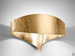 Linfa Wandlampe aus Metall in der blattgold Ausführung