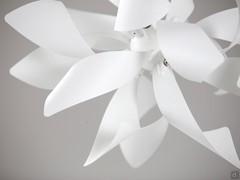 Detailbild der Blätter aus Metall von Fred Pendellampe