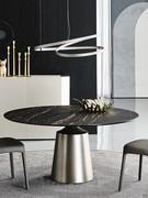 Heaven-Lampe von Cattelan, ideal für die Platzierung über einem Wohnzimmertisch (Yoda-Tisch auf dem Foto)