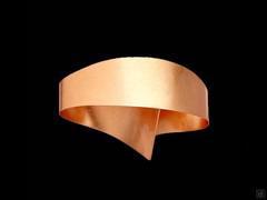 Linfa gebogene Wandleuchte aus Metall mit Kupferblatt-Metalldiffusor