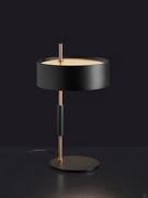 Lampe 1953 von Oluce, hier dargestellt als Tischmodell