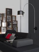 Coupé-Leuchte von Oluce in der bogenförmigen Wandvariante mit halbzylindrischer Kuppel