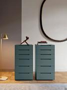Paar vertikale Kommoden Portland in matt lackiertem Avio