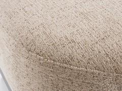 Detail der gepolsterten Sitzfläche, bezogen mit Cruise Chenille Stoff