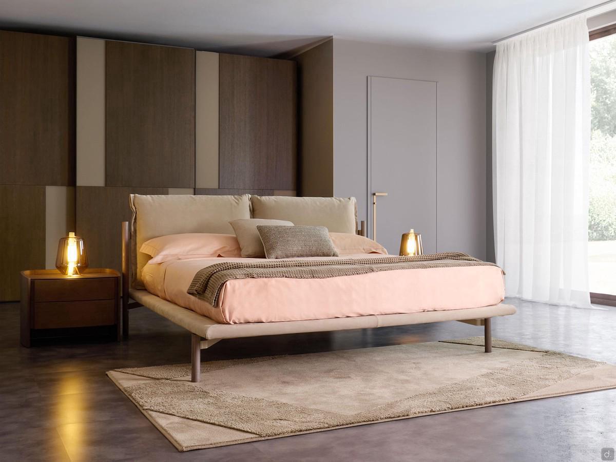 Bett mit gepolstertem Kopfteil mit Cayman-Outlet-Kissen, lackiertem Metallrahmen und gepolstertem Bettrahmen