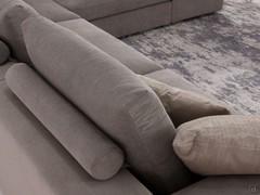 Detailansicht der Rollo, die die Rückenkissen stützt