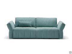 Schlafsofa Cure mit nach außen gebogenen Armlehnen für ein modernes Design