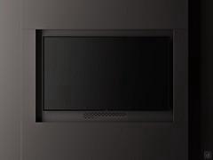 Modul mit TV-Fach - Metallplatte mit Universalhalterungen, rechteckigem Kabeldurchführung und Lochgitter für die Fernbedienung des Decoders