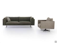 Aker Sessel kombiniert mit dem gleichnamigen Sofa aus der gleichen Kollektion