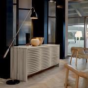 Seki Designer Sideboard aus Italien mit Front mit gebogenem Holzleisten