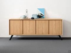 Viertüriges Sideboard Merida mit schwarz lackiertem Metallsockel und Gestell aus Eiche Alaska