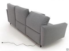 Rückansicht des Sofas Prado mit motorisierten Relaxmechanismen.