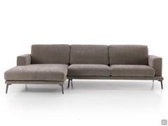Vorderansicht des Sofas Agadir mit vollständig abnehmbarem Stoff Nuvole 604