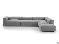 Beispiel für ein weiteres Softly-Sofa, das aus denselben Elementen wie das vorherige besteht, aber anders angeordnet ist