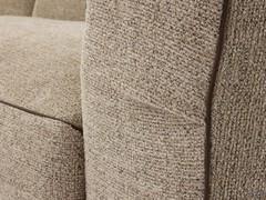 Detail der kontrastierenden dunkelbraunen Bordüre, die perfekt zum Futterstoff passt