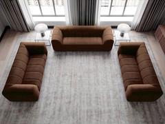 Eine Zusammensetzung aus drei Empire-Sofas in der klassischsten Version: lineares Sofa mit einer Gesamtbreite von 240 cm