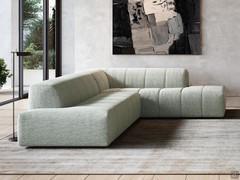 Empire-Sofa mit offener Ecke. Elemente wie die Meridienne und das Panorama-Endstück ermöglichen moderne Zusammensetzungen ohne Armlehnen, wie auf dem Foto