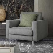 Sessel Oakland, kombinierbar mit Sofas und Hockern derselben Serie, um ein abgestimmtes Wohnzimmer zu schaffen.