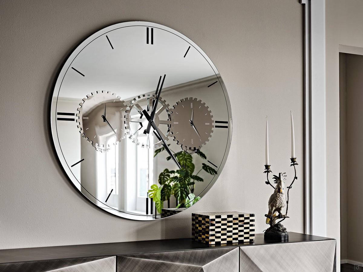 Times Designer-Spiegeluhr von Cattelan