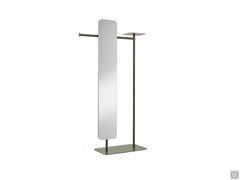 Tower ist ein vielseitiges Einrichtungsaccessoire, ideal für Eingangsbereiche, Wohnzimmer oder auch als Kleiderständer in modernen Schlafzimmern.