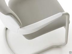 Funktionale Armlehne aus Polyamid für den Freischwinger Steve Cantilever