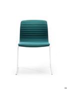 Frontansicht des Besucherstuhls Mark mit Kufen Gestell ohne Armlehnen