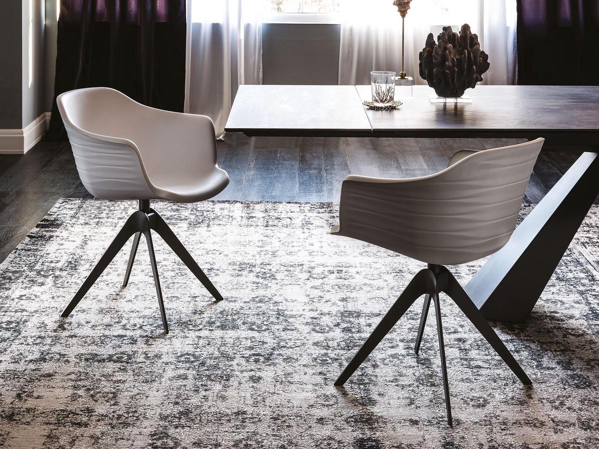 Loungesessel aus Polyurethan Indy von Cattelan in der Version mit Beinen mit