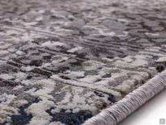 Detail des kurzen Pfahls und der Drahtumrandung