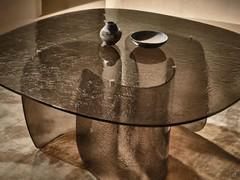 Tisch Lens aus gebranntem Glas, in Bronze-Ausführung. Erhältlich in verschiedenen Formen und Größen, auch rund oder rechteckig geformt.