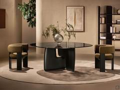 Arden 8-sitziger quadratischer Tisch mit Platte aus geräuchertem Terrakotta-Glas und Gestell aus schwarzem Eschenholz