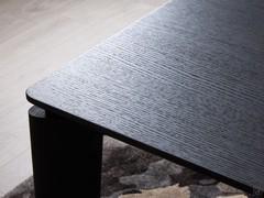 Platte und Gestell des Erweiterungstisches Winston in Eiche Kohle, der dunkelsten der für die Modelle verfügbaren Holzfarben