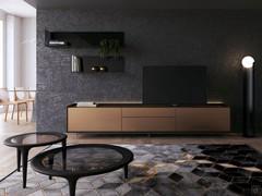 Lackierter TV-Ständer mit Holzrahmen Columbus, erhältlich in einer Vielzahl von Ausführungen und Größen und vervollständbar mit Hängeelementen wie auf dem Foto